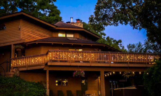 Elizabeth Cabin | Beautiful compound, 10 mile views, on 300 acre ranch, next to Galena Territory