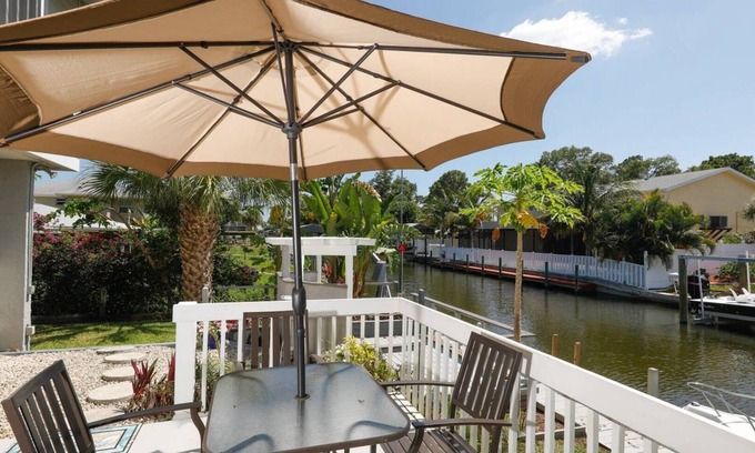 Grove City House | Beautiful Condo with first class amenities on Charlotte Harbor, Orlando Condo 4851