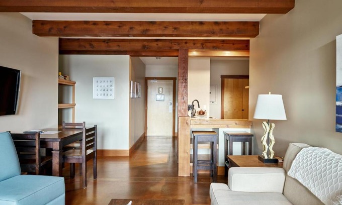 Ucluelet Apartment | Beautiful Condo In A Great Location, Oceanfront Complex - Oe