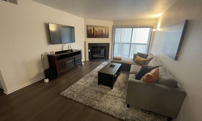 Castro Valley Condo | Beautiful condo located minutes from downtown Hayward.