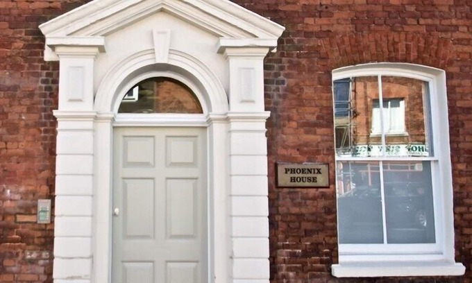 Newbury Apartment | Beautiful conversion in a Grade II listed building (EPHX)