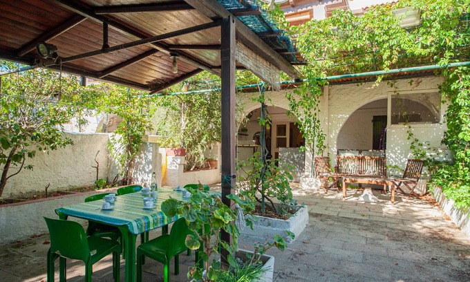 Eden Beach House | Beautiful cottage with atmospheric, well-kept garden, only 200 m from the sandy beach.