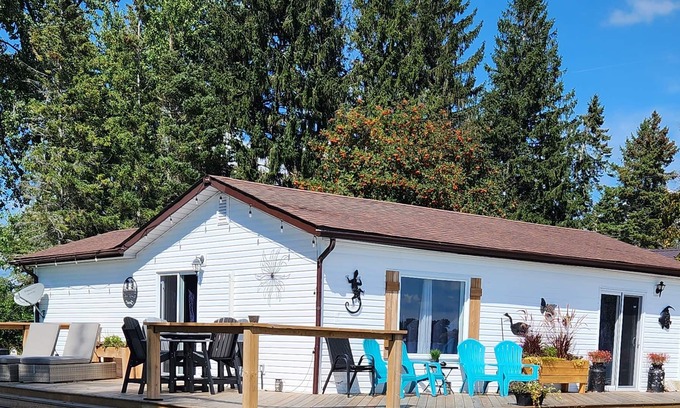 Carrying Place Cottage | Beautiful Cottage on Wellers Bay, minutes away from Prince Edward County