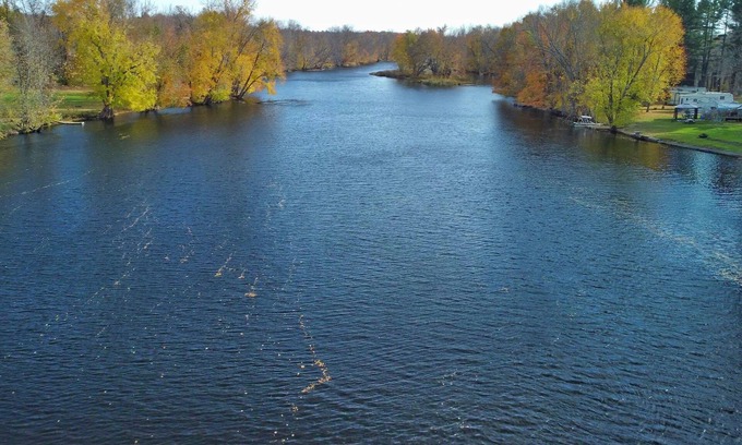 Marmora House | Beautiful cottage by the river