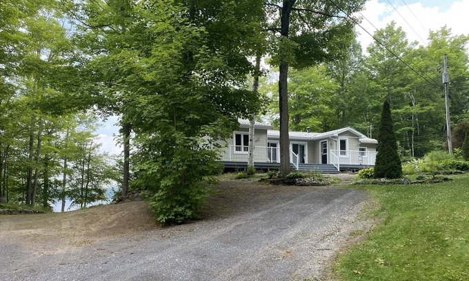 Central Frontenac Cottage | Beautiful Cottage in Quiet Cove on Sharbot Lake
