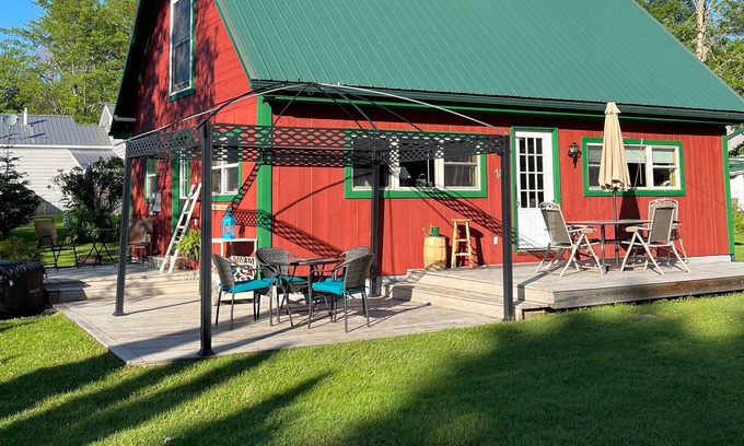 Sandy Creek Cottage | Beautiful cottage in Sandy Creek NY