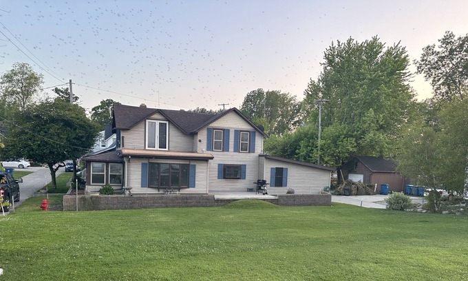 Huron Cottage | Beautiful Cottage in the Shadow of Cedar Point