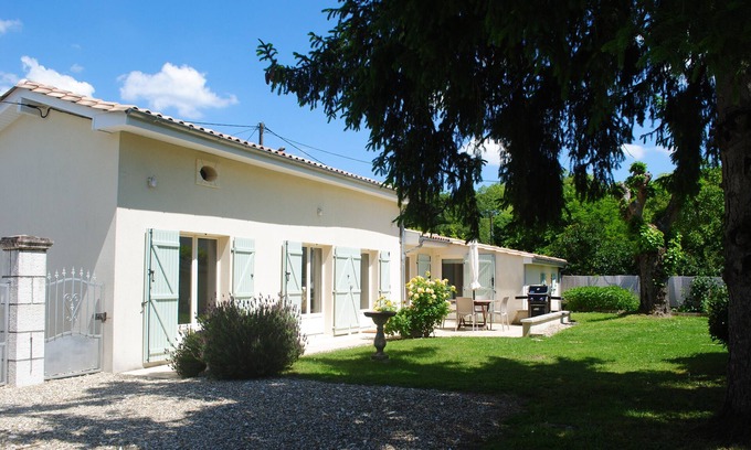 Eymet Cottage | Beautiful cottage with private pool, walking distance to restaurants.