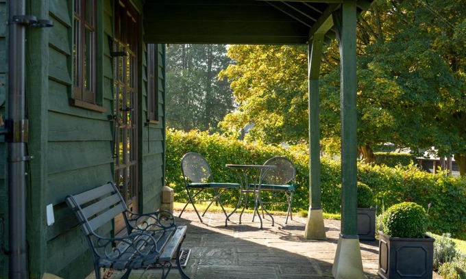 Rudloe House | Beautiful Cottage With Stunning Views in Box