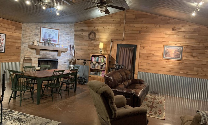 Hartley County Cabin | Beautiful Country Shop Home/Cabin
