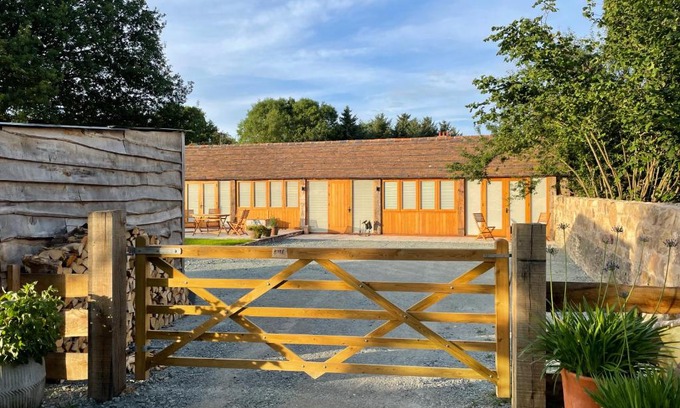 Eaton Mascott House | Beautiful countryside Byre conversion