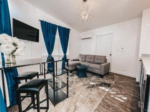 Old Southwest Apartment | Beautiful Courtyard Cottage Sapphire