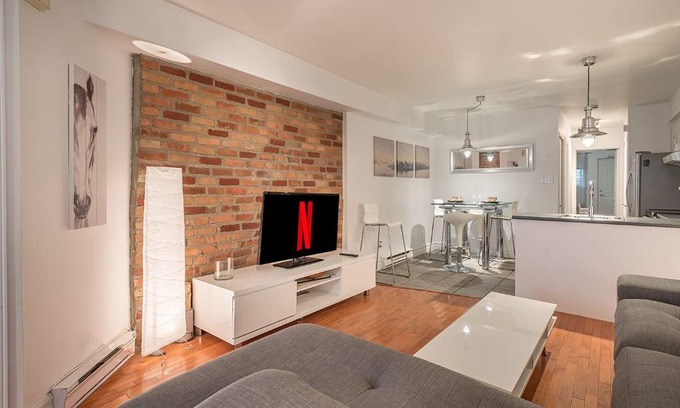 Gay Village Apartment | Beautiful & Cozy 1BedR in Downtown