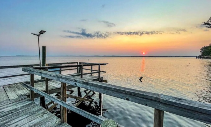 Milam House | Beautiful, cozy cabin with a “Lakehouse” feel.