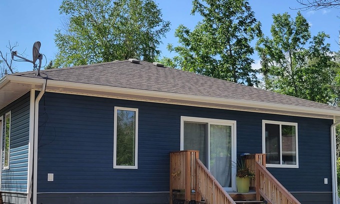 Hillside Beach House | Beautiful,cozy,great LOCATION, near beach!
