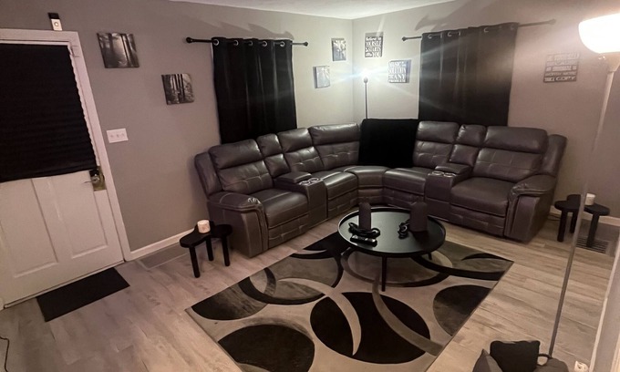 Columbus House | beautiful cozy home close to highways and five minutes from downtown