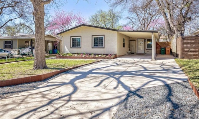 Allandale House | Beautiful Cozy Home in Central ATX, mins to Dntwn
