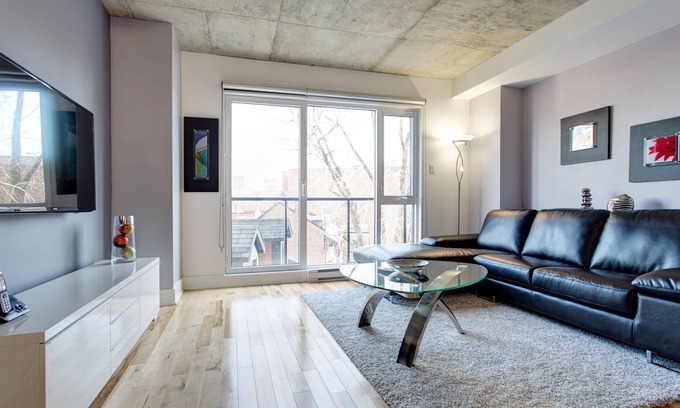 Griffintown Condo | Beautiful Cozy & Luxurious. All-included. Modern Design. Premium Services.