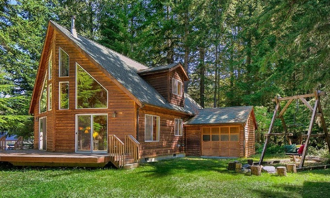 Enumclaw Cabin | Beautiful Crystal Mountain Chalet/Cabin With Spa