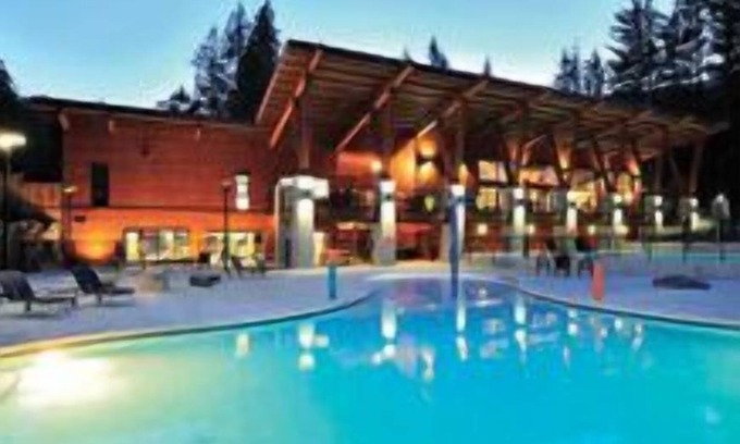 Lindell Beach Cabin | Beautiful Cultus Cabin 2 minutes from lake - sleeps 8!