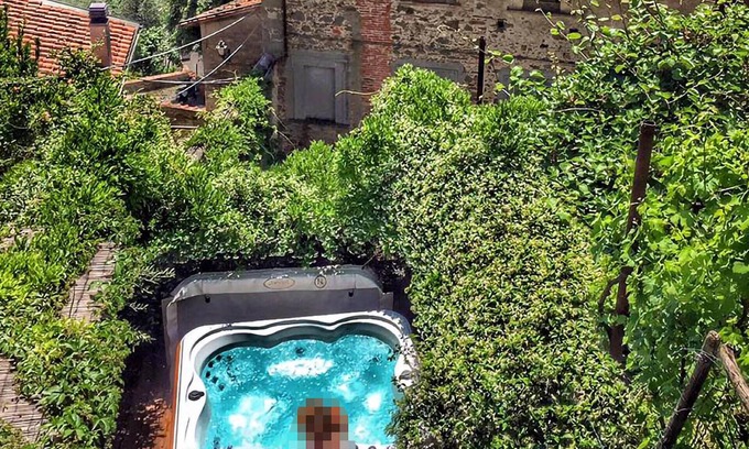 Massa House | Beautiful detached house in the medieval Borgo Massa e Cozzile, in a quiet position with beautiful p