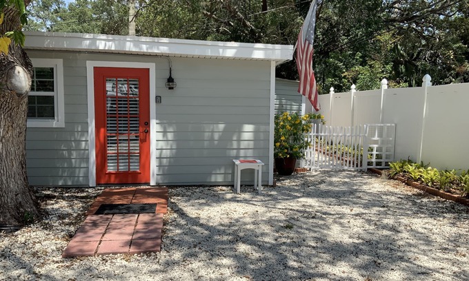 Palm Harbor Apartment | Beautiful Detached Remodeled Cottage Studio/Downtown Palm Harbor.NON FLOOD Zone