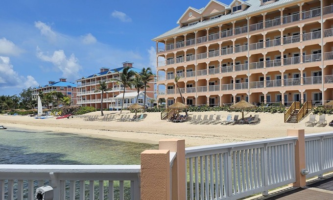 East End Resort | Beautiful, directly on beach, snorkel out your front door