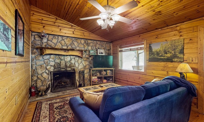 Kyle Cabin | Beautiful dog-friendly river view cabin with mountain views and private fire-pit