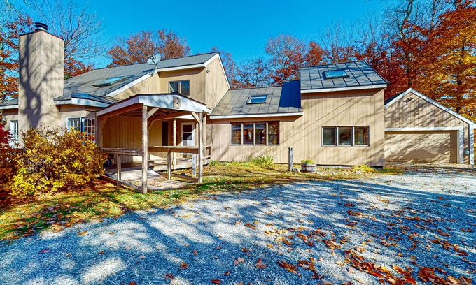 Mountain Acres House | Beautiful dog-friendly house w/fireplace, firepit, bbq, deck, patio, w/d, wifi