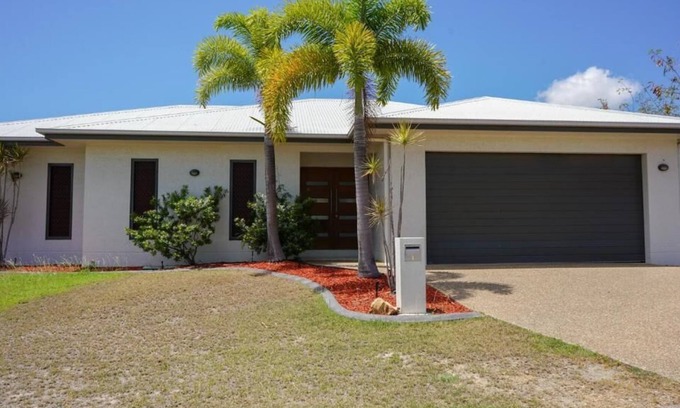 Douglas House | *Beautiful*Douglas* 5BRM ,Stylish Living*