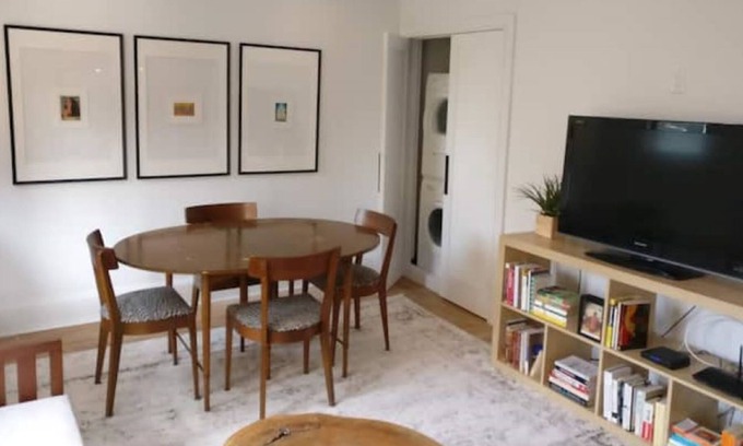 Church and Wellesley House | Beautiful Downtown Apartment