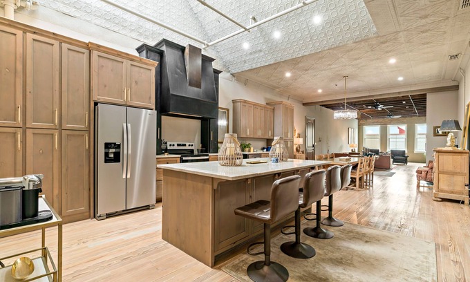 Paris Apartment | Beautiful Downtown Paris with great amenities and spacious living experience.