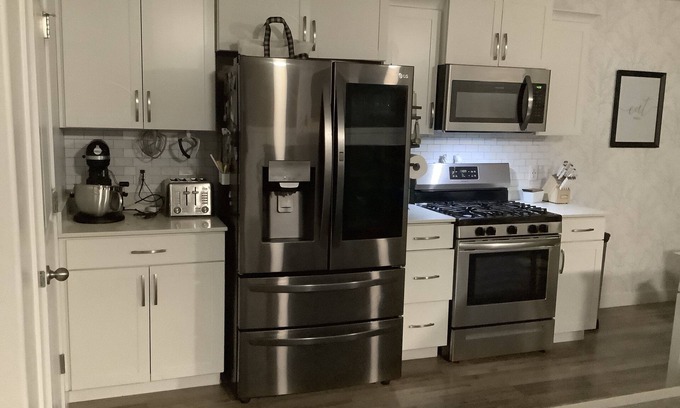 Saratoga Springs House | Beautiful end unit town home for a family with lots of conveniences nearby.