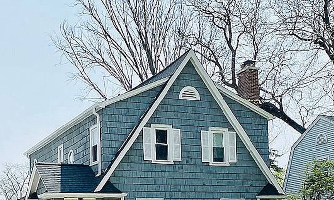 Western Springs House | Beautiful English Cottage in Historic Old Town