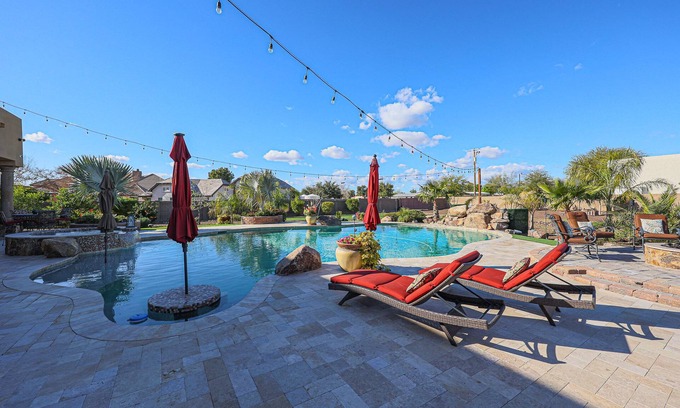 Peoria House | Beautiful Entertainers Dream! Large resort-like pool-Putting green-over 1 acre