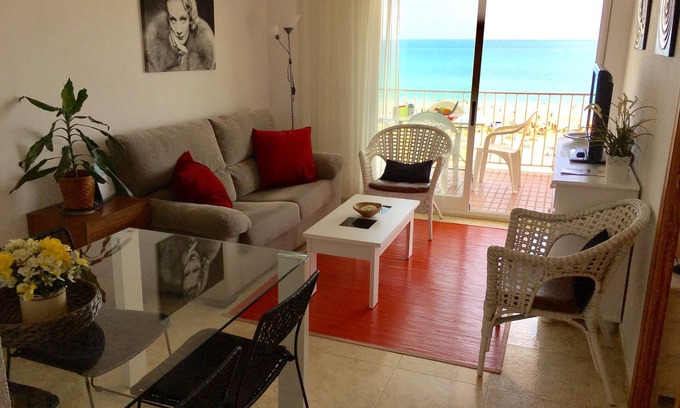 Grau i Platja Apartment | Beautiful apartment on the beachfront
