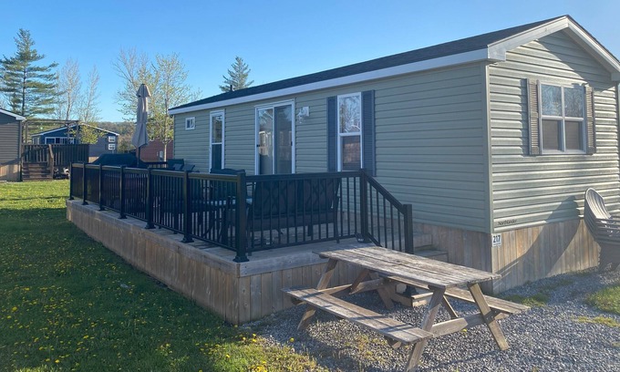 Niagara-on-the-Lake Cottage | Beautiful Family Resort
