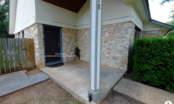 Barrington Oaks House | Beautiful family friendly house at excellent location!