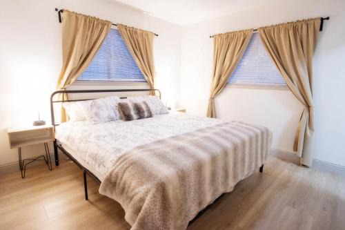 Southside House | Beautiful Family Home Mins to Lackland