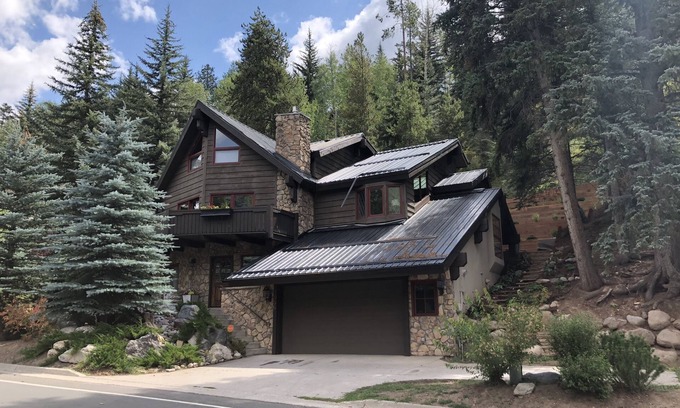 Vail House | Beautiful Family Retreat - Sleeps 14