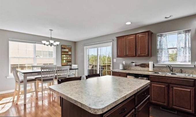 Harrisburg House | Beautiful family Townhome minutes to Hershey Park, Athletic Fields & Attractions