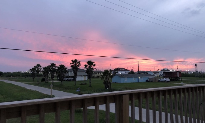 Surfside Beach House | Beautiful Family Friendly House within walking distance to beach