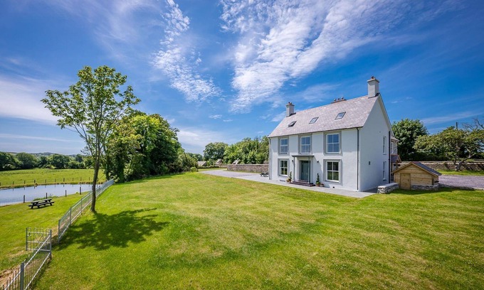 Rhyd-y-clafdy Cottage | Beautiful Farmhouse Accommodation in a Country Setting | Hendre-Feinws