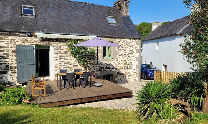 Morlaix House | Beautiful farmhouse with peaceful, bucolic garden, 10 minutes' walk from the historic center.