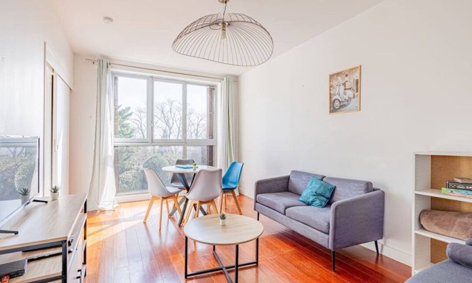 Saint-Cloud Apartment | Beautiful flat 2 rooms near Paris/La Défense