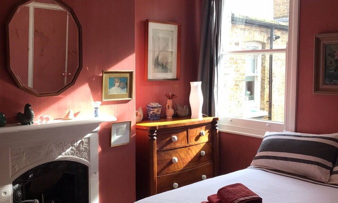 Chiswick Apartment | Beautiful flat by Turnham Green Terrace, Chiswick