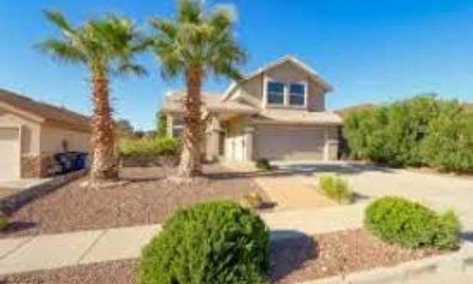 Bear Ridge House | Beautiful four bedroom family home close to mountain views.