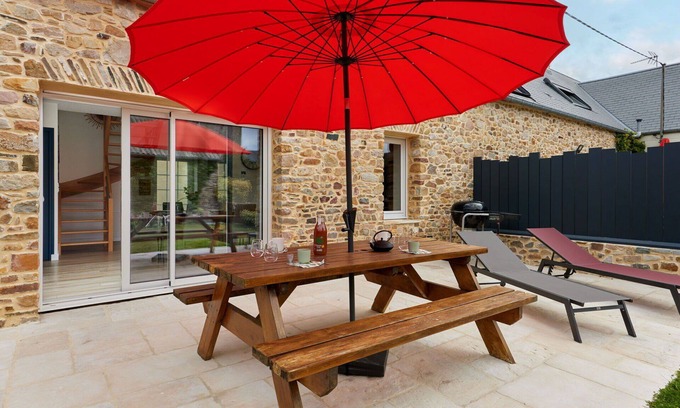 Creances House | Beautiful villa for 4 guests with WIFI, TV, terrace and pets allowed