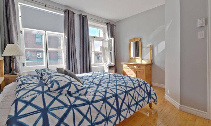 Vieux-Quebec-Cap-Blanc-colline Parlementaire Condo | Beautiful Fully Furnished Condo - Inside Old Quebec