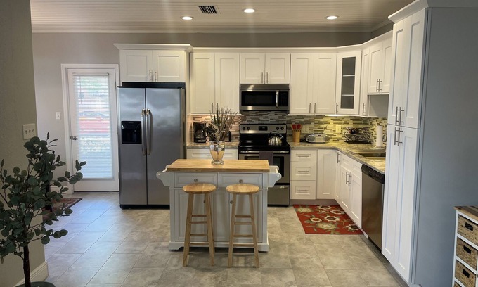 Oldsmar House | Beautiful Fully Renovated Home, short walk to bay and activities.